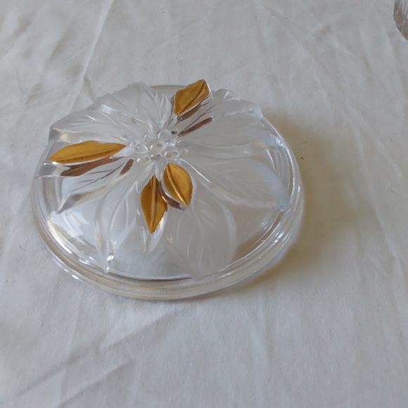 Gilded Poinsettia Crystal Candy Dish/Powder Box - Picture 4 of 16
